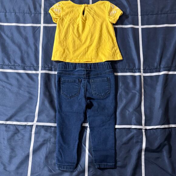 OshKosh/Carter’s 2-Piece 18M Girl Outfit – Eyelet Top & Jeggings - Picture 2 of 5